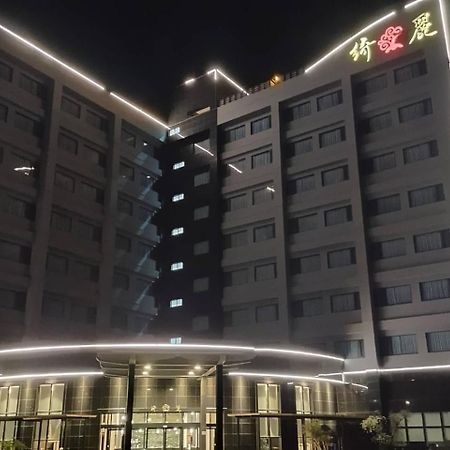 Hotel 綺麗商旅園區館 T'ai-tung Esterno foto